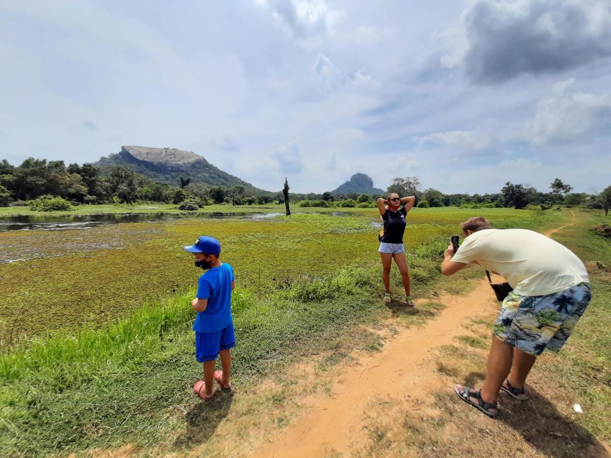 Galaxy View Homestay Sigiriya Esterno foto