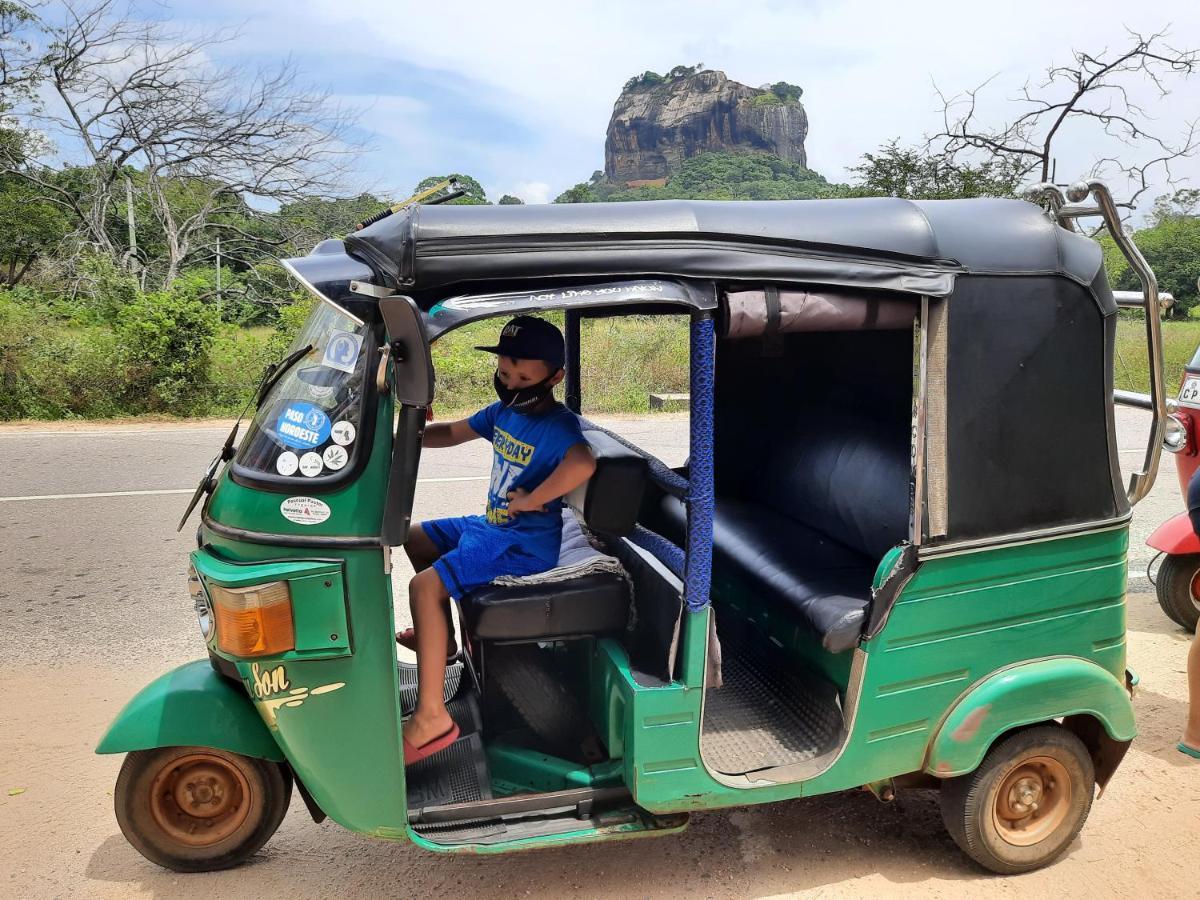 Galaxy View Homestay Sigiriya Esterno foto